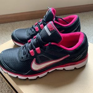 Nike Women’s Dual Fusion Sneaker